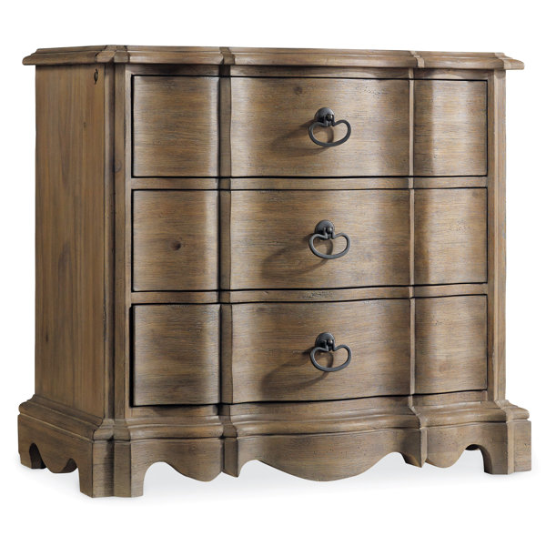 Hooker Furniture Corsica 30'' Tall 3 Drawer Bachelor's Chest